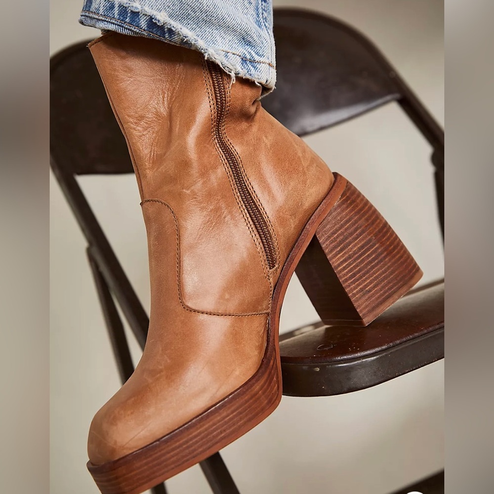 Ruby caramel Platform Ankle Boots